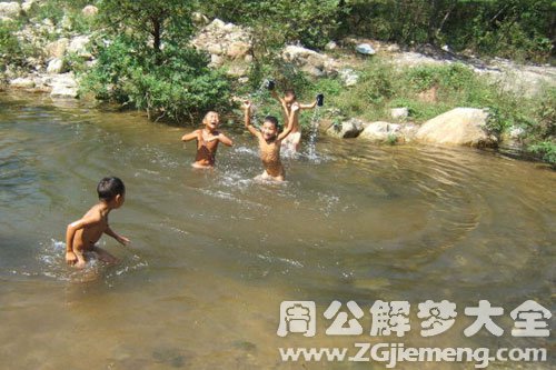 梦见在河里行走 梦见在河里行走