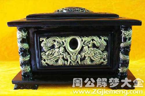 梦见拿骨灰盒 梦见拿骨灰盒