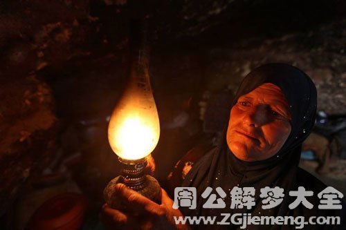 在山洞里 在山洞里