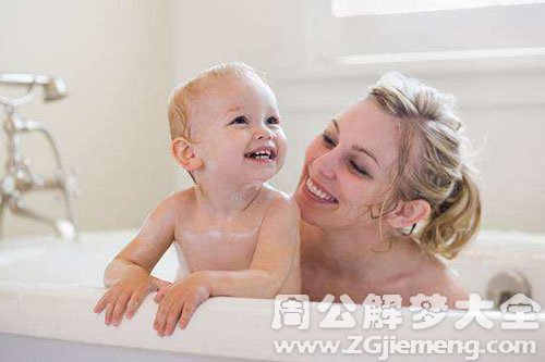 给孙子洗澡 给孙子洗澡