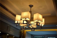 卧室适合挂吊灯吗？