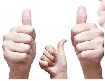 偏财运指的就是会有意想不到的钱财,人们通称为横财。很多人说手指比较灵活的人脑部都是比较灵活的,财运的好坏大多数也都和手相有关系,下面来详细解析手相看你财大或财小,和偏财运极旺的手相。 手上多条竖直的财运线 对于财运线而言,往往与个人的财运收获、运气、成功具有一定的关系,因此对于偏财运而言也要观察财运线的手纹状况。对于财运线的位置而言实在手掌无名指下方出现了竖向的手纹可以称之为财运线。因此如果大家发现在自己的手掌上,出现了多条竖直的财运线,则往往象征一个人的财富收获不仅依靠正财,同时也依靠偏财。 一夜暴富,这些人偏财运极旺,有意外之财!你知道是哪些人吗? 手掌三丘饱胀 所谓“手掌三丘”是指在手掌的靠近手指的位置,往往有三个像小山丘一样的鼓包。它们从中国掌相学中分别被称为“离丘”、“巽丘”和“坤丘”,因此如果一个人的这三个掌丘皆饱满并带有微红色,则象征此人的财运状况比较理想。不但容易因为正财运而财运上升,同时偏财运也是稳中有升的状态,遇到的机会和好运气均强于他人。 一夜暴富,这些人偏财运极旺,有意外之财!你知道是哪些人吗? 1旺运型 食指和中指之间有隙缝的人,虽然本身不喜欢受到他人的束缚,但因思考细微、慎密、做事勤劳、努力,所以将来必能出人头地。而有所成就,当然财富也会旺。 一夜暴富,这些人偏财运极旺,有意外之财!你知道是哪些人吗? 2勤俭型 在大拇指的第二关节,无论是横纹还是直纹,纹路越多表示积攒的财富越多。这种人多靠勤俭致富。 3异缘型 一般人在食指上面有一条横纹叫做指节纹,如果有三条指节纹的话叫做三约纹。这种人一生中不缺钱,往往都是由桃花来的,例如男人可能娶到很有钱的老婆,或者女孩子会拿钱给他,女性会找到有钱的男人。 一夜暴富,这些人偏财运极旺,有意外之财!你知道是哪些人吗? 4理财型 在手掌感情线上方有一条平行的纹叫做理财纹。有这种理财纹的人通常是替老板、上司理财,或者是大公司里面的会计或者出纳,通常帮人人家理财,当然自己也会投次理财,因此不会缺钱用。 一夜暴富,这些人偏财运极旺,有意外之财!你知道是哪些人吗? 5商业型 食指根部木星丘发达,气色血色良好,财运必佳。木星丘饱满的人,财运必然旺盛,这种人大多是商业发家。 一夜暴富,这些人偏财运极旺,有意外之财!你知道是哪些人吗? 6暴发型 生命线与智慧线起点,有上升线的人,将会发财。或者是事业线出现支线上伸到水星丘,将能发大财。这种人多半是出现各利机遇而突然发财。 一夜暴富,这些人偏财运极旺,有意外之财!你知道是哪些人吗? 7偏财型 小指根部水星丘与无名指根部太阳丘之间的部位如有出现十字纹,又称灵感线或神秘十字纹,有这条线的人,第六感发达,具有预测功能,喜欢研究玄秘深奥事物,有才志,有见解,偏财运也极好。 一夜暴富,这些人偏财运极旺,有意外之财!你知道是哪些人吗? 大拇指 拥有厚实拇指的人,用钱的观念十分实在,不会将钱花在过份强调感官享受的事情上。如华丽的衣服和美食,在这种人的眼中,是极为不实际的。这样的人,对生活的要求很简单,为人也相当务实,说一是一,不会有太多的心机。平而薄的拇指,与厚实的拇指正好具有相反的性格。这样的人不喜欢一板一眼的日子,性格具有神经质的特性。如果拇指又平又短,对于理财则会有过于谨慎保守而变得优柔寡断的情形出现。 一夜暴富,这些人偏财运极旺,有意外之财!你知道是哪些人吗? 食指 食指在手相学中,通常意味着支配欲、权力欲与一个人的进取心,所以食指较长的人,性格也比较顽强,相当具有企图心。食指过长,性格偏强硬、爱出锋头。财大气粗的性格,往往很难存得住钱。这种类型的人,就算钱赚得多,花得也多,所以节制挥霍的欲望和消费习惯,是根本之道。 一夜暴富,这些人偏财运极旺,有意外之财!你知道是哪些人吗? 中指 中指是四根手指中最长的,而且位于五根手指头的中心,象征一个人的命运。中指如果生得过短,则是缺乏耐性和冲动的表示。这种人必须好好约束和规范自己的情感,不然很容易做出会令自己后悔莫及的事。在金钱的投资打理态度也是倾向于盲从跟进的态度。如果能获利纯属幸运,要是全盘皆输,将会从此一蹶不振。 一夜暴富,这些人偏财运极旺,有意外之财!你知道是哪些人吗? 无名指 无名指象征着一个人的艺术才华、人缘和财富。在四根手指当中,无名指的长度仅次于中指,一看到无名指,往往会令人想到和创作天份相关的事物,所以认定它主掌一个人的才华、人缘和财富,是手相学家一致同意的。无名指长的人好赌,也是件令人头疼的事。这样的人,将钱视为身外之物,他之所以赌钱,不是因为贪财,而是喜欢追求刺激,加上个性不服输所致。 一夜暴富,这些人偏财运极旺,有意外之财!你知道是哪些人吗? 小拇指 小指长的人,具有雄辩之才,语文的表达能力极佳,而且喜欢言谈,个性上很强势。不过缺点在于言多必失,而且容易因言语得罪人,所以结怨招惹他人的可能性也大。另外也要小心使用权谋、工于心计,所以虽然能拥有事业和财富,但人缘却不见得好。