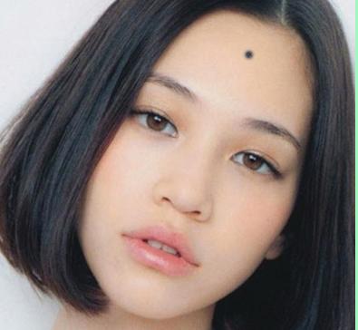 女人额头中间有痣好吗? 女人额头中间有痣好吗?