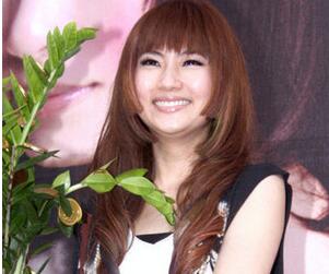 双下巴、掉眉毛、三种手相的解析 双下巴、掉眉毛、三种手相的解析