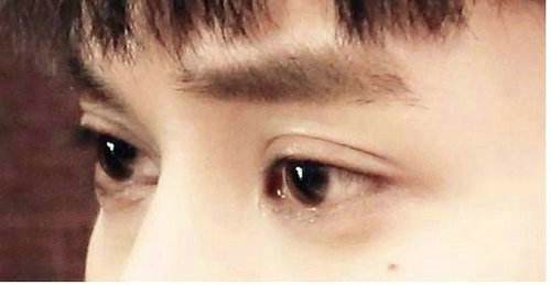 提耳,泪痣,男人头发过肩的照片分析 提耳,泪痣,男人头发过肩的照片分析