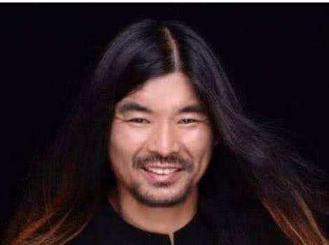 提耳,泪痣,男人头发过肩的照片分析 提耳,泪痣,男人头发过肩的照片分析