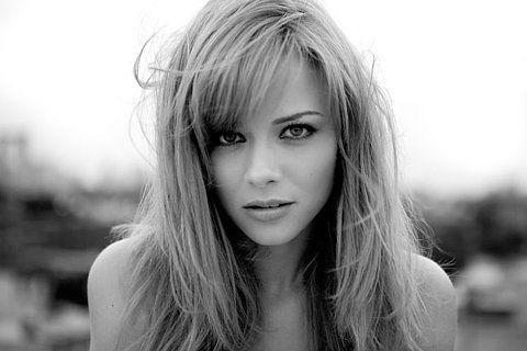 “妻凭夫贵”的面相特征 “妻凭夫贵”的面相特征