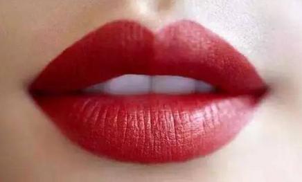 女人嘴唇厚命运,女人嘴唇薄命运